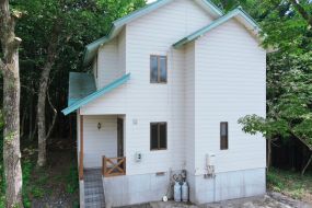 中古別荘-01【深奏の森山荘】（しんそうのもり） アイキャッチ画像