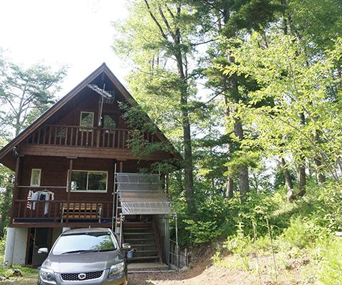 【H様邸】明野高原にログハウスの別荘を建て、週末に愛知県の自宅から通っています。